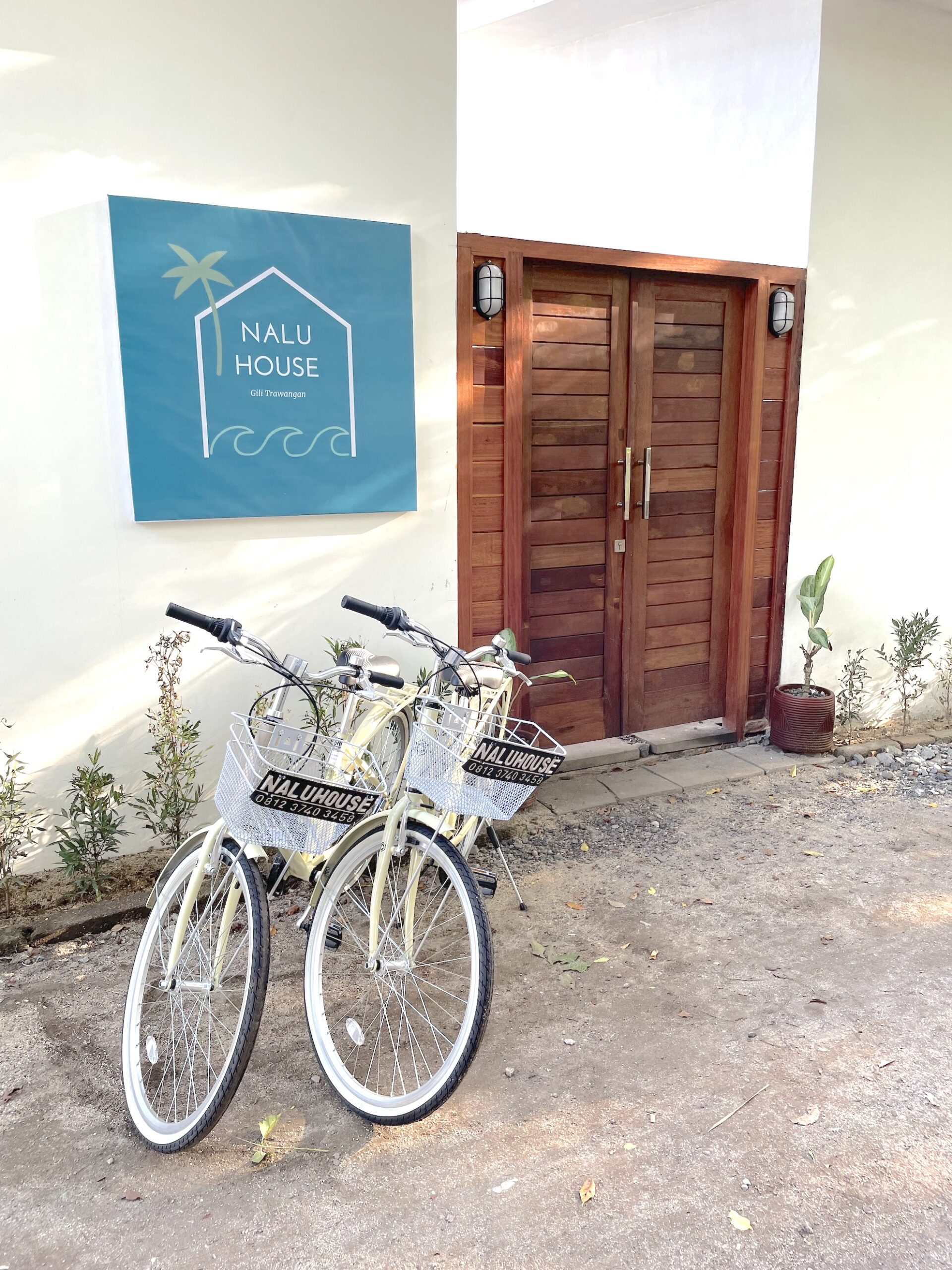 bikes are free to use - lets explore Gili trawangan